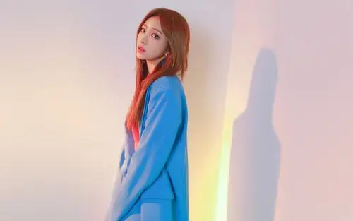 穿蓝色长袖外套颜值很高的长发美女侧脸高清电脑壁纸