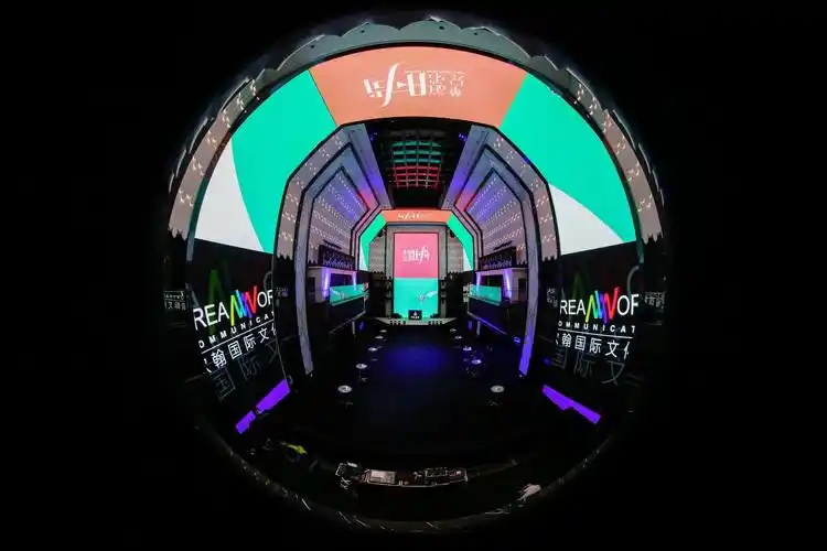 2018华谊兄弟时尚之夜发布战略计划助力新星勇敢筑梦