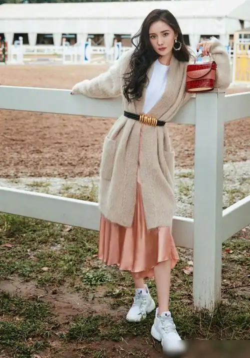 今年大火的几何裙穿搭,被无数女明星种草,快来试试吧!