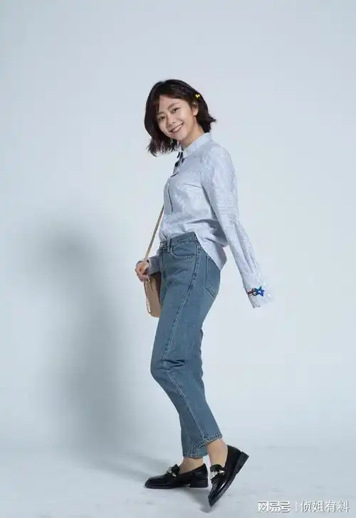 小美女谭松韵牛仔裤打扮棚拍定妆原素材超清原图什么水平