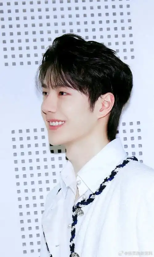 还好还好,王一博啥都有!我都困惑了,他是怎么能够又可爱又性感的?怎