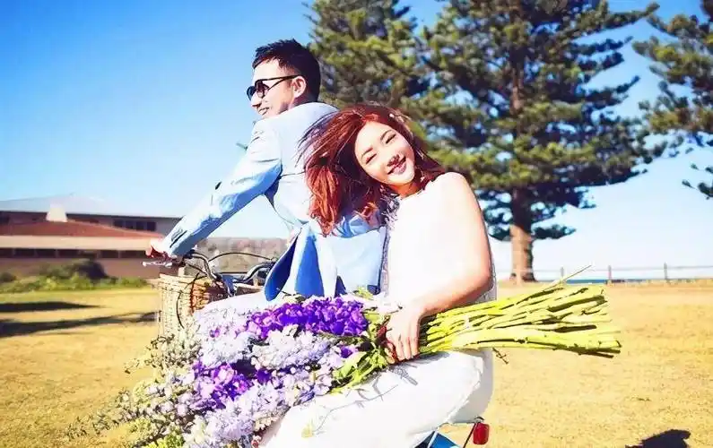 原创37岁女艺人邓家佳与男友相恋10年结为夫妻婚姻仅维系5年