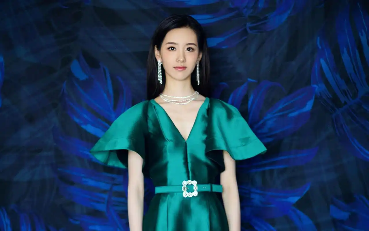 陈都灵复古优雅写真桌面壁纸