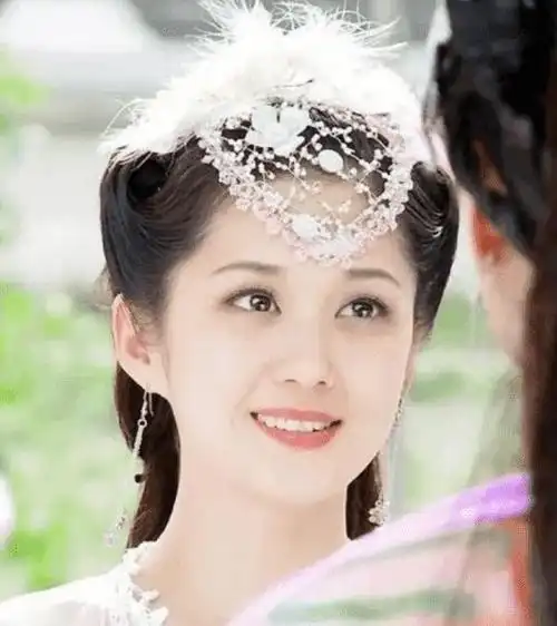 这才是不老女神张娜拉近照曝光引热议满脸蛋白看着不像43