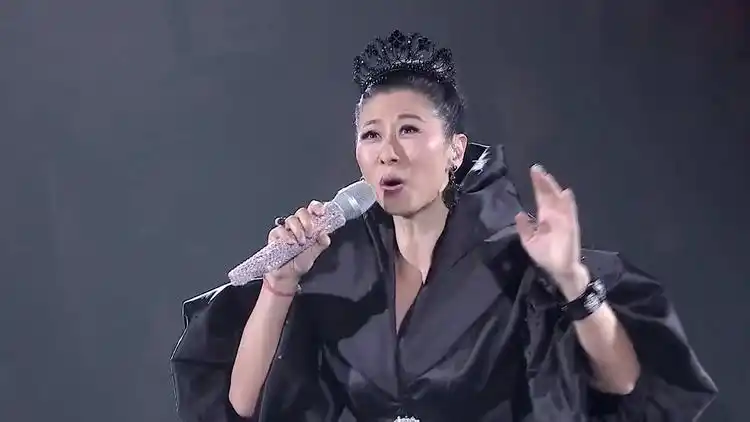 叶倩文神级现场一首《童年》,竟唱出别样经典版本,不愧是天后