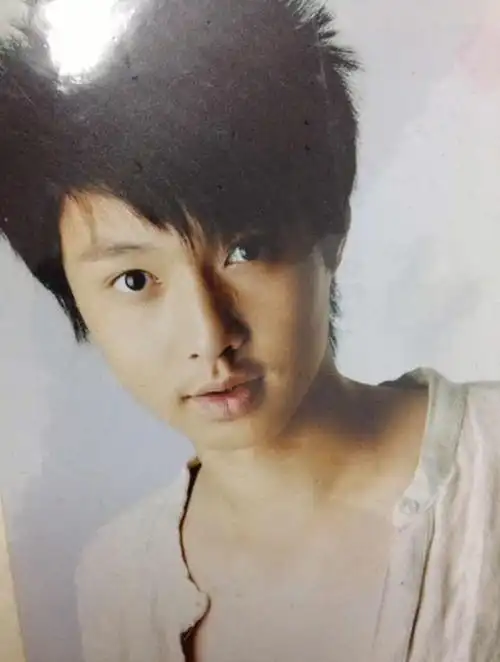 张艺兴出道前原来长这样?