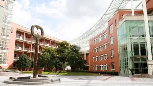 华东师大二附中卓越学院创建于2013年,是学校"卓越学院人才培养计划"