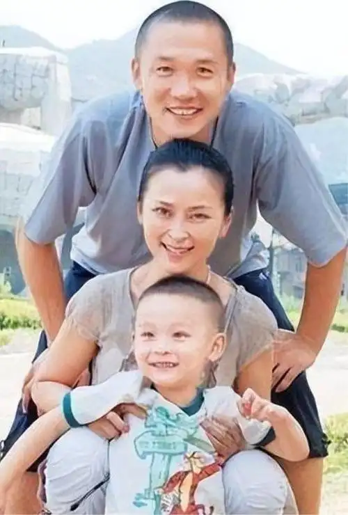 何音被黄志忠抛弃二婚嫁小9岁帆丈夫如今的她过得怎么样