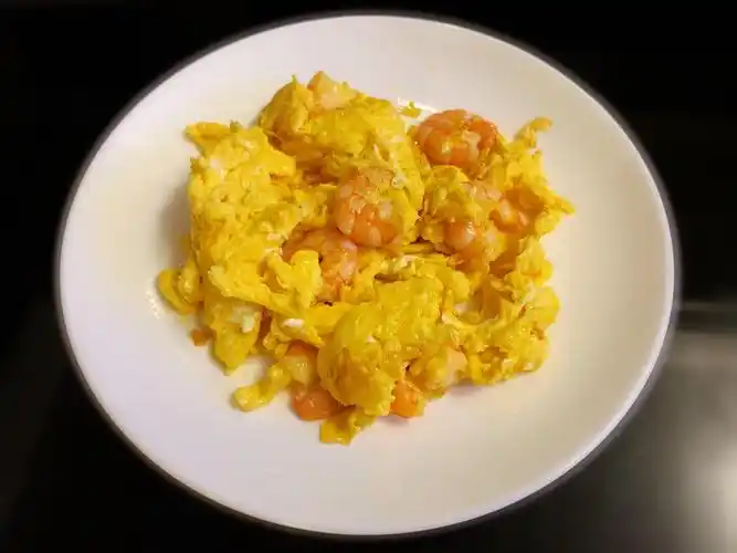 虾仁滑蛋的做法_美食记