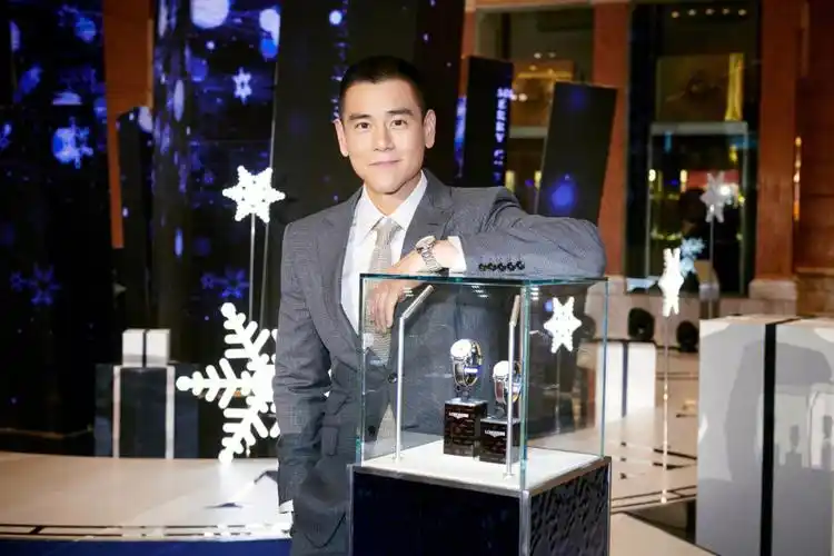 新年彭于晏浪琴表