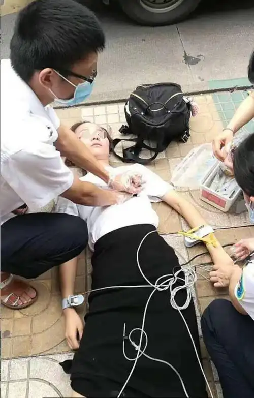 赣州长征大道公交站一女孩突然身亡其亲属正寻找目击证人求扩散