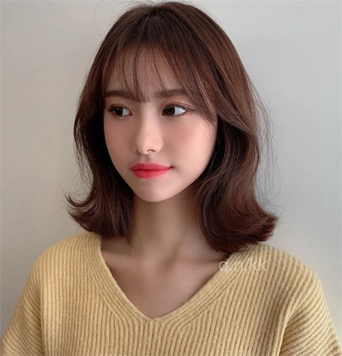 3.蝴蝶烫外翘短发