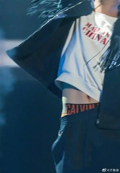 周二上班看点许魏洲的腹肌给自己谷粒