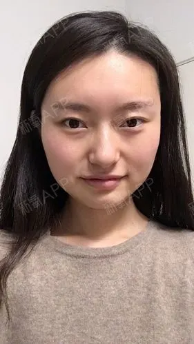 亲们我来更新一波素颜