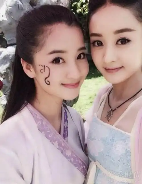 何泓姗是赵丽颖的替身吗 何泓姗赵丽颖撞脸对比图