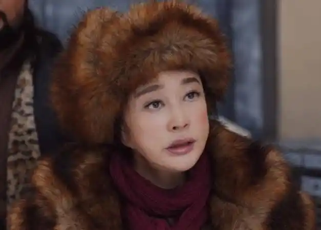 放过观众吧刘晓庆70岁再度扮嫩演黄花大闺女喊小18岁演员爹