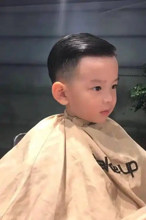 发型推荐一年一度的"六一儿童节"到了,每年六一儿童节都是是辣妈潮爸