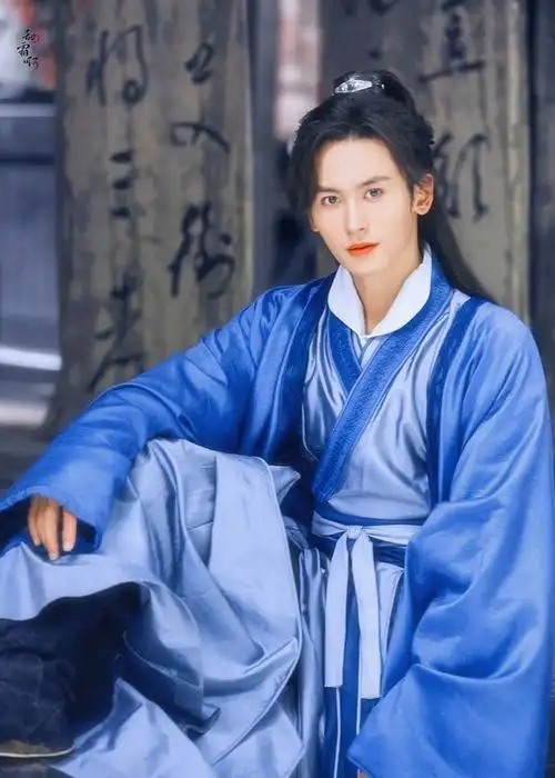 张哲瀚出道10年,一直不温不火,今凭《山河令》走红!