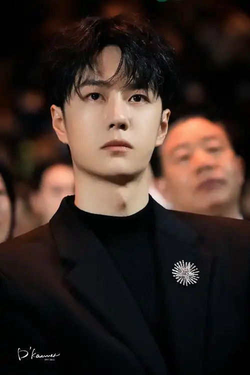 王一博#王一博的喉结