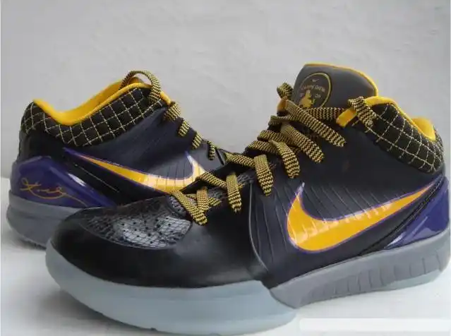 科比4代篮球鞋牛年纪念版是什么样的?