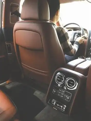 "近日,许多四川自贡市民都在朋友圈里晒出类似的约车经历,车型涵盖