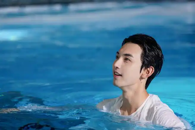 郭俊辰杀青一次发了37张图