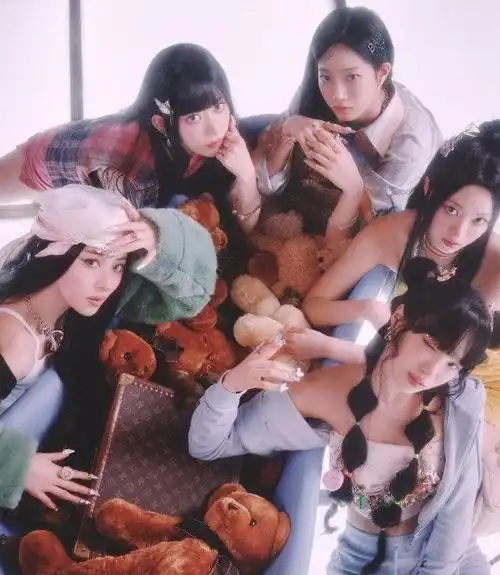 韩国女团舞蹈动作引发热议有韩网友表示未成年表演不太合适