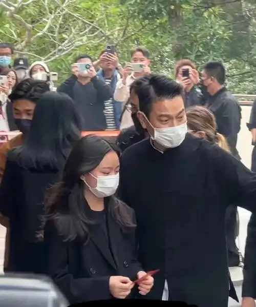 刘德华,相信有很多人熟知他的名字,但是,就在11月20日,这位传奇人物却