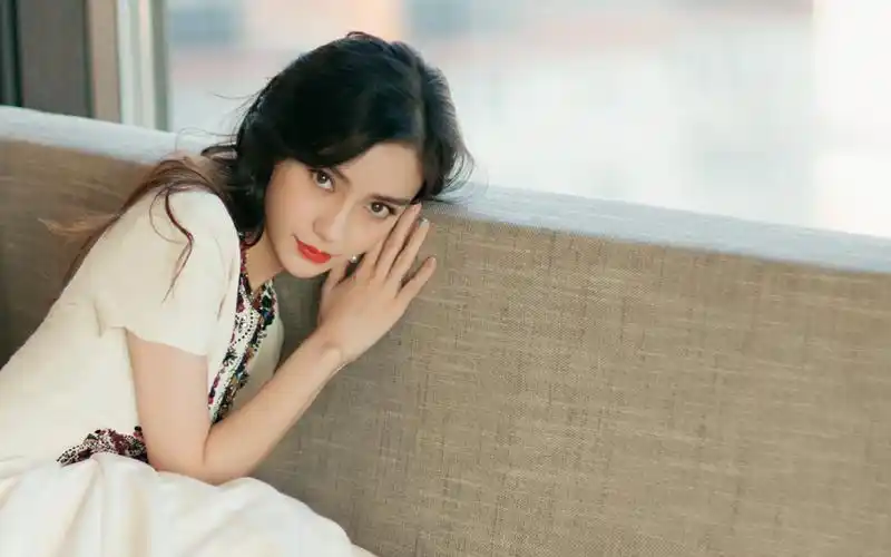 angelababy清新优雅写真桌面壁纸