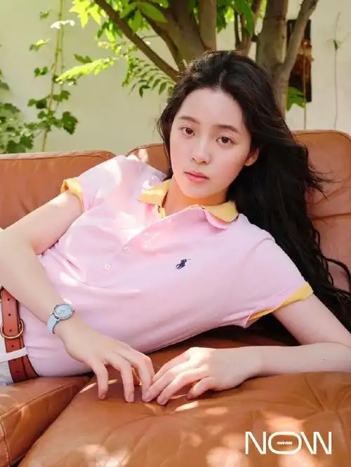 组图:欧阳娜娜午后夏日大片好靓丽 微卷长发搭衬衫诠释少女梦幻