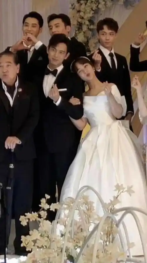 杨紫李现晒结婚照官宣婚礼现场曝光偷偷撒糖也太甜了吧