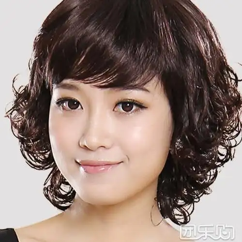 5060岁的女人最适合烫什么发型这三类减龄短发了解一下,女人过了50岁