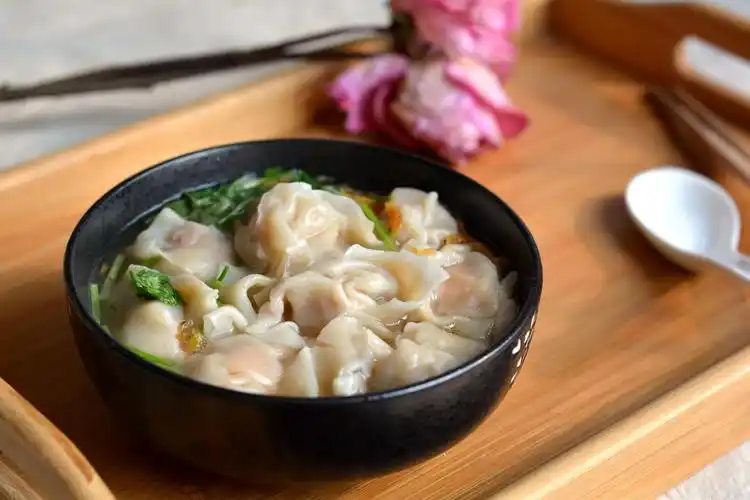 家常小鲜肉馄饨,滋味十足,一口一个好吃到停不下来