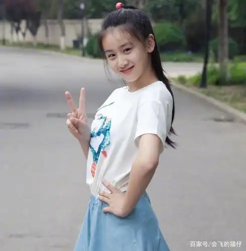 森碟近照,身高近1米7扎双马尾尽显违和感,网友:像田亮戴了假发