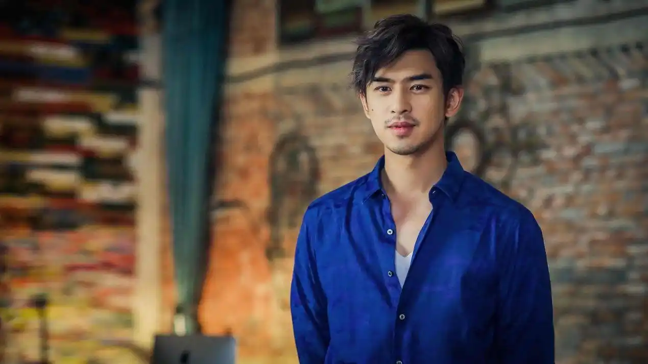 原创郭碧婷初恋上热搜爱穿红色牛仔裤的男生网友猜测是陈柏霖