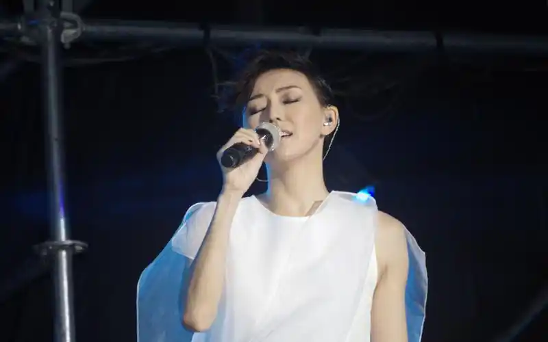 推荐一个冷门的新加坡华语歌手孙燕姿