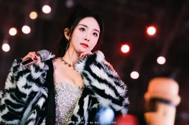 杨幂你怎么这么好看跨年舞台