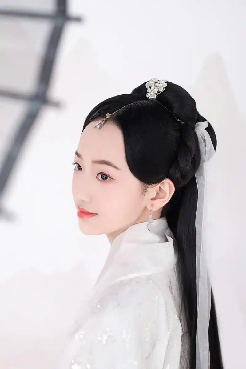 古装艺术照  #古风写真 #原来穿上古装也可以这么美 .古 - 抖音