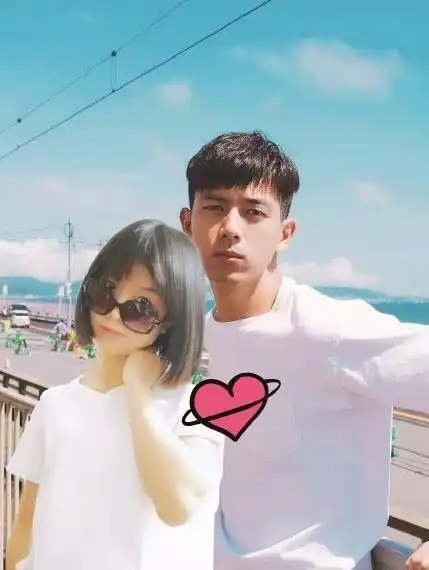 李现大学照片被曝光,"前女友"颜值引热议?网友:入戏太深了!