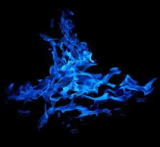 黑色抽象蓝色火焰上孤立照片