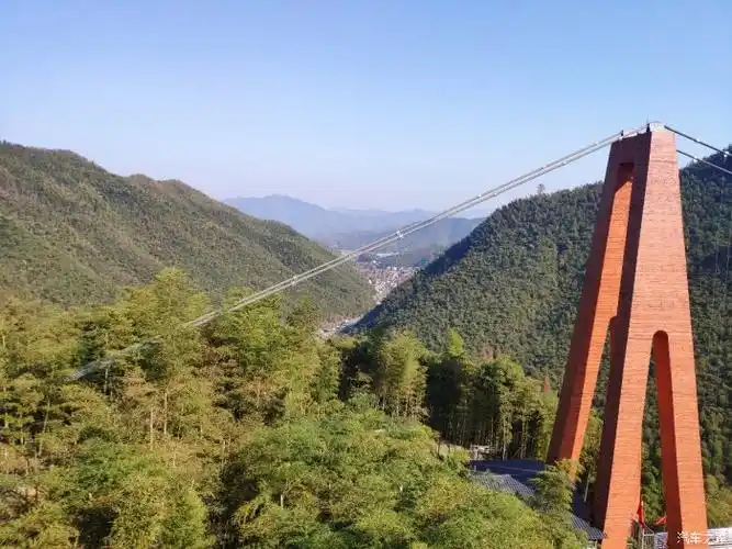 著名的大竹海玻璃栈道