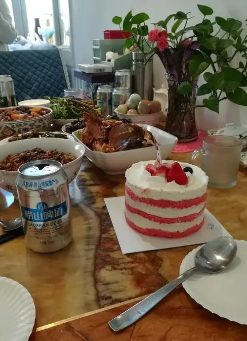 老公做的一桌子菜,儿子买个好运生日小蛋糕