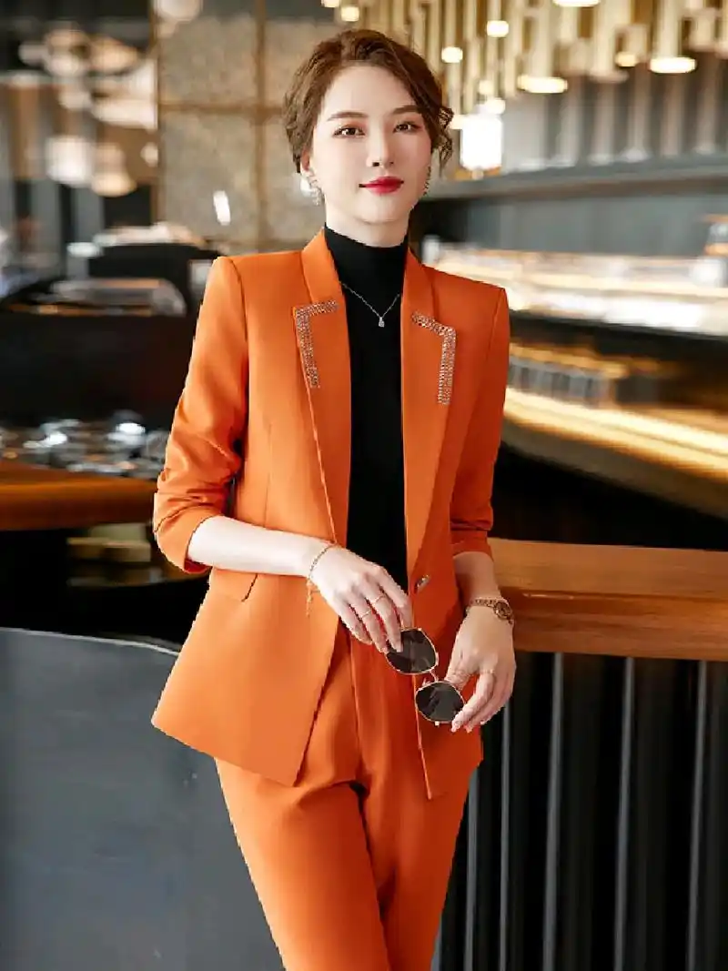 女士西装套装 #秋季新款穿搭 #不挑年龄不挑身材 #气质轻 - 抖音