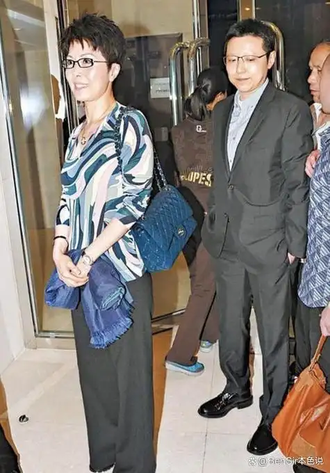 关菊英14岁偷恋人夫50岁嫁豪门富婆成人生赢家