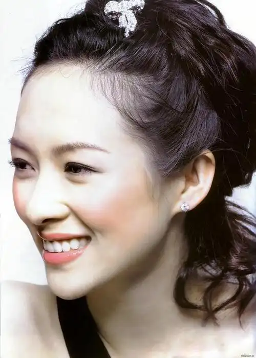 章子怡的侧颜娇艳妩媚风情万种魅力四射十分迷人