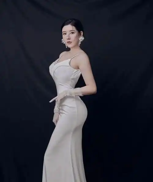 刘太阳cos"蜘蛛侠",尽显丰满性感微胖极品身材