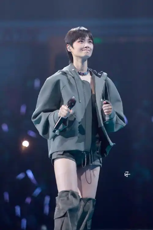 2024李宇春广州演唱会##2024李宇春周末愉快演唱会#李宇春超话