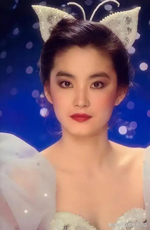 近日,一群网友发布了林青霞年轻时的美照,引发热议,让人震惊.