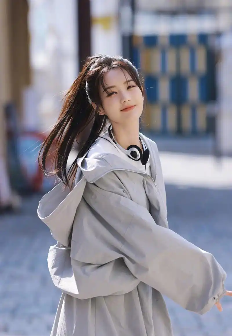 李一桐俏皮可爱好甜美,元气灵动好有少女感!