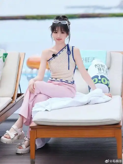 毛晓彤蜜桃妆##毛晓彤侧颜骨相